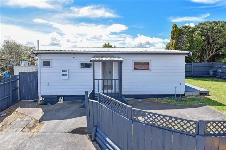 Photo of property in 10 Massine Place, Randwick Park, Auckland, 2105