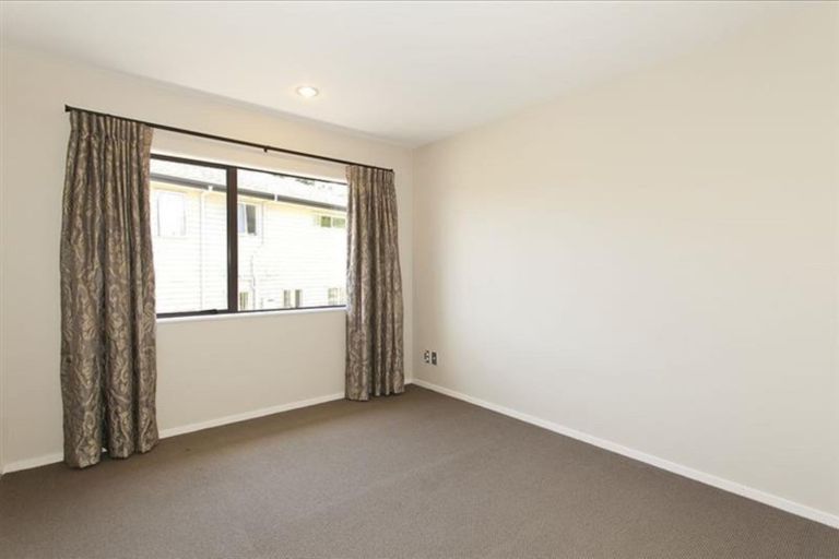 Photo of property in 13 Keating Rise, Northcross, Auckland, 0632