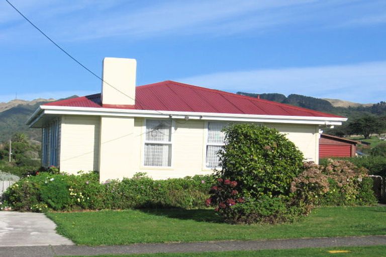 Photo of property in 51 Whanga Crescent, Titahi Bay, Porirua, 5022