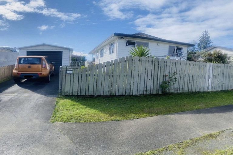 Photo of property in 2 Sparrow Place, Weymouth, Auckland, 2103