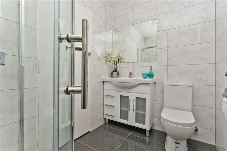 Photo of property in 24 Reid Road, New Lynn, Auckland, 0600