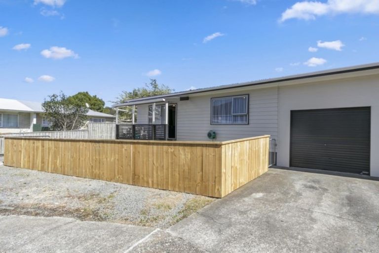 Photo of property in 319a Wellington Road, Wainuiomata, Lower Hutt, 5014