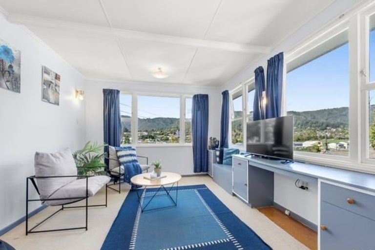 Photo of property in 41 Logie Street, Stokes Valley, Lower Hutt, 5019