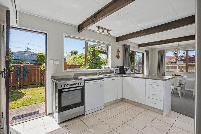 Photo of property in 95b Eatwell Avenue, Paraparaumu Beach, Paraparaumu, 5032