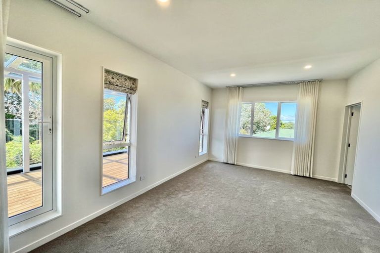 Photo of property in 7b Hanson Place, West Harbour, Auckland, 0618