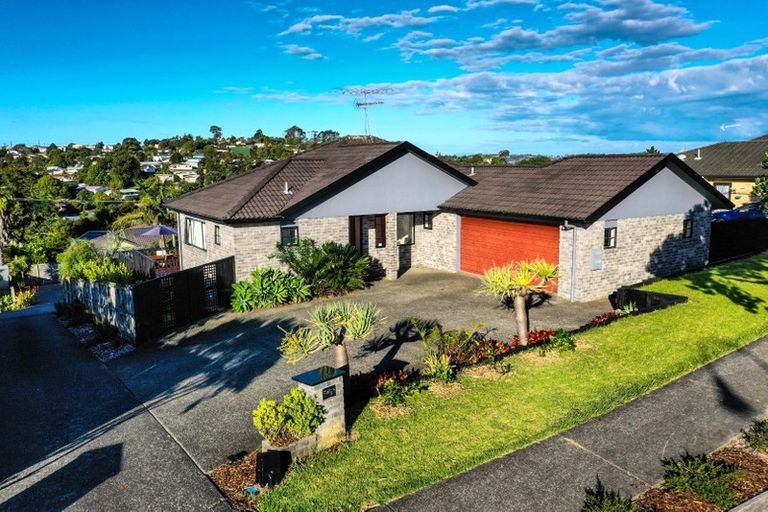 Photo of property in 38 Rivervale Grove, Stanmore Bay, Whangaparaoa, 0932