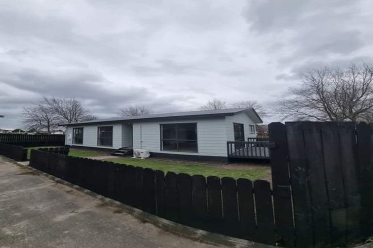 Photo of property in 1/11 Blackgate Place, Weymouth, Auckland, 2103