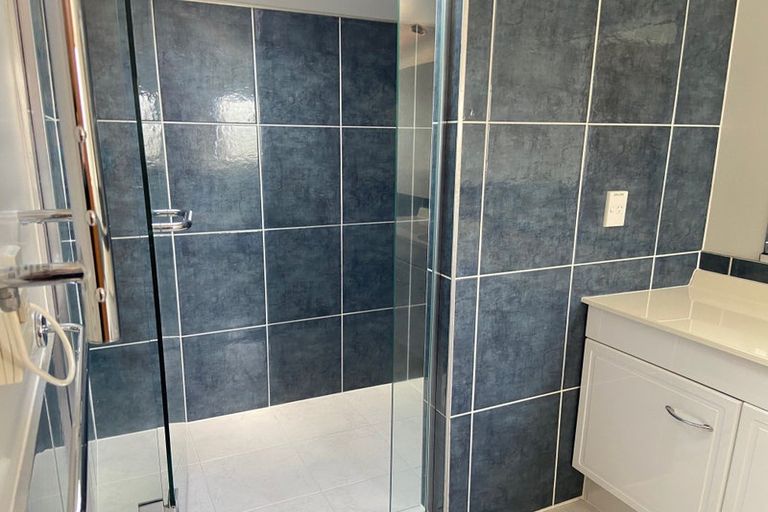 Photo of property in 20a Otakau Road, Milford, Auckland, 0620