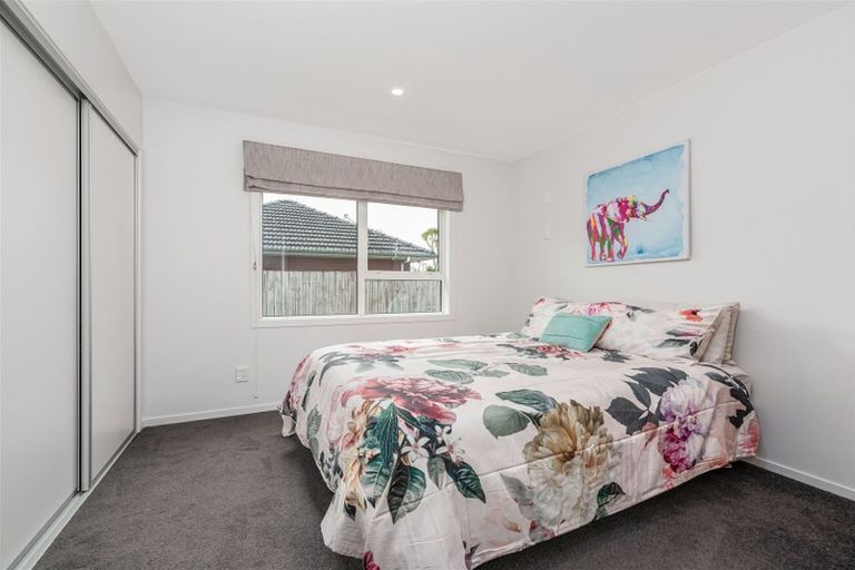 Photo of property in 25 Tiroroa Avenue, Te Atatu South, Auckland, 0610