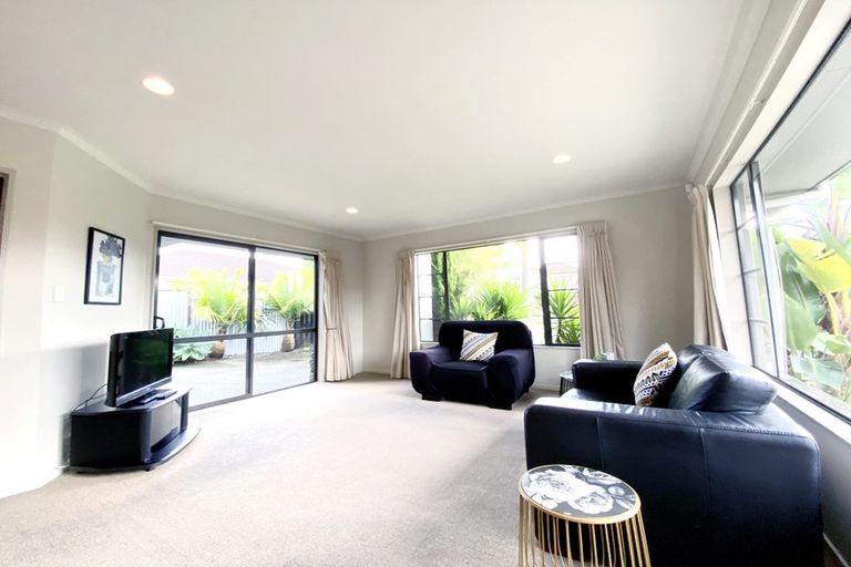 Photo of property in 12 Kalmore Place, Flat Bush, Auckland, 2016