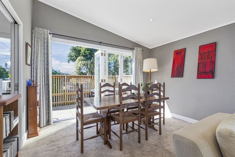 Photo of property in 2 Roberts Avenue, Belmont, Auckland, 0622