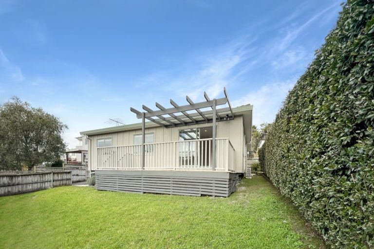 Photo of property in 60 Zefiro Drive, Massey, Auckland, 0614