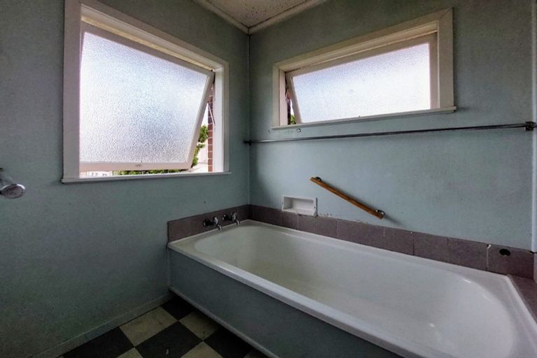 Photo of property in 187 Te Atatu Road, Te Atatu South, Auckland, 0610