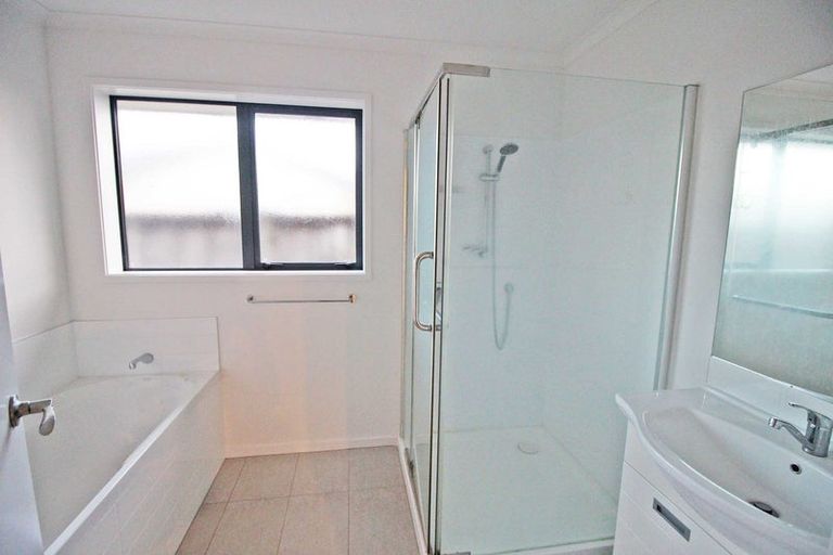 Photo of property in 18 Shrule Place, Huntington, Hamilton, 3210