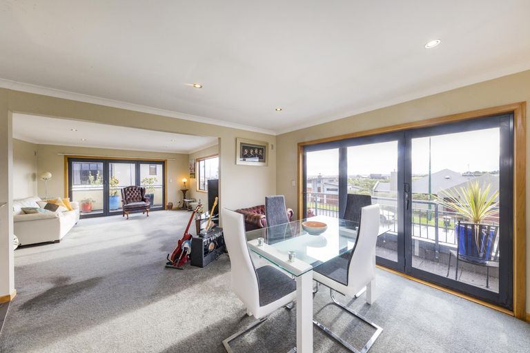Photo of property in 56 Ruapehu Drive, Fitzherbert, Palmerston North, 4410