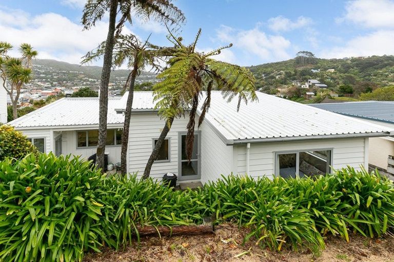 Photo of property in 27 David Crescent, Karori, Wellington, 6012