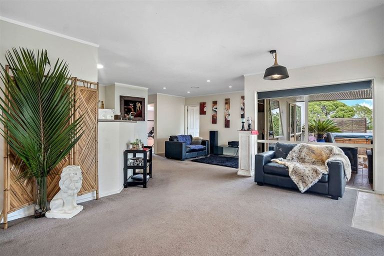 Photo of property in 8 Saint Leger Crescent, Huntington Park, Auckland, 2013