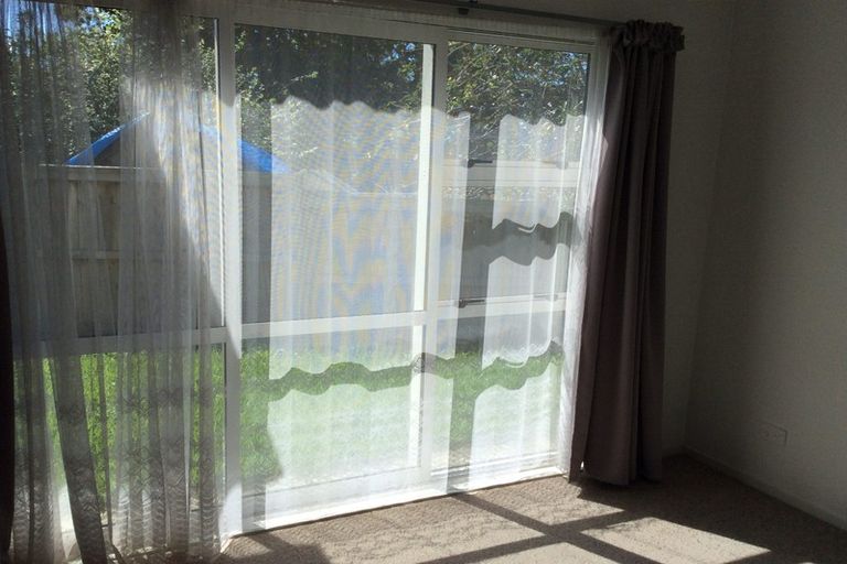 Photo of property in 1/10 School Road, Te Atatu South, Auckland, 0610