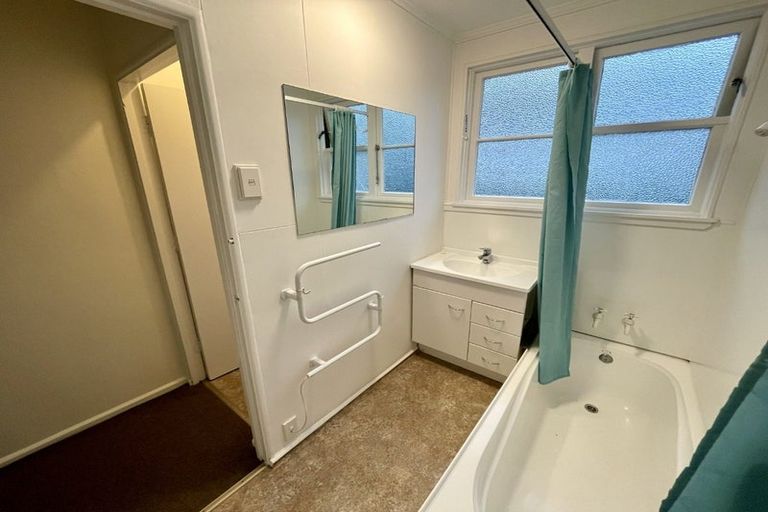 Photo of property in 32 Naenae Road, Naenae, Lower Hutt, 5011