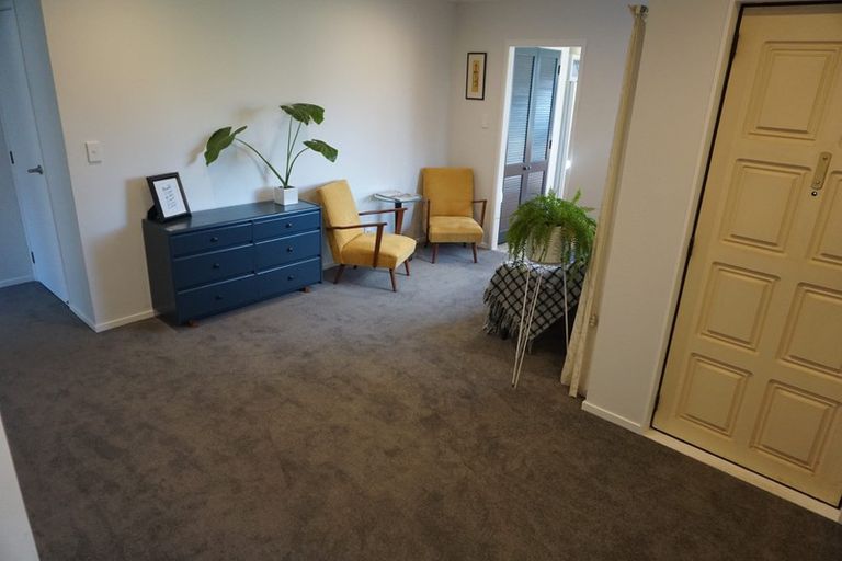 Photo of property in 4 Bosnyak Drive, Te Atatu South, Auckland, 0610