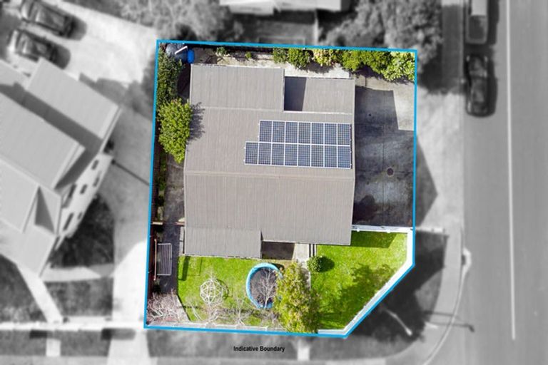 Photo of property in 1 Riesling Place, Henderson, Auckland, 0612