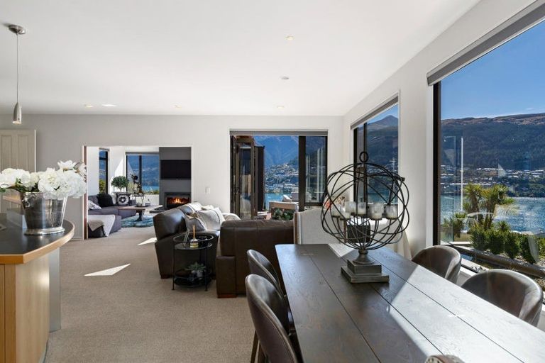 Photo of property in 17 Milward Place, Kelvin Heights, Queenstown, 9300