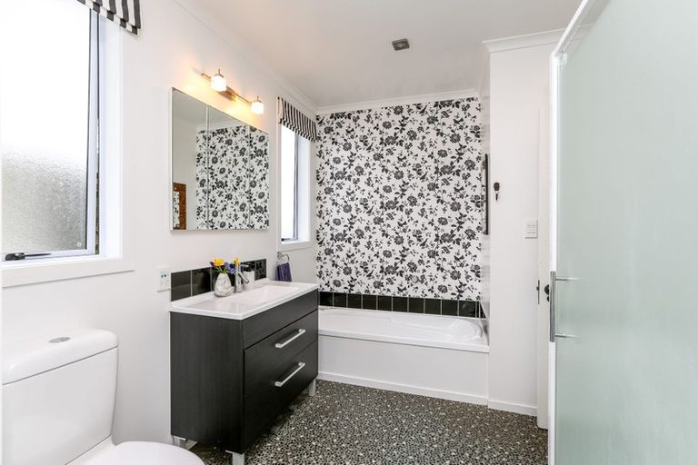 Photo of property in 207 Powderham Street, New Plymouth, 4310