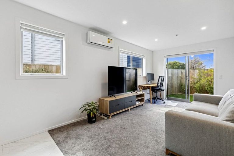 Photo of property in 9/22 Denver Avenue, Sunnyvale, Auckland, 0612