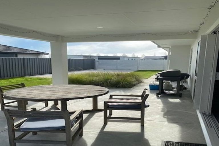 Photo of property in 2 Rangataiki Place, Awatoto, Napier, 4110