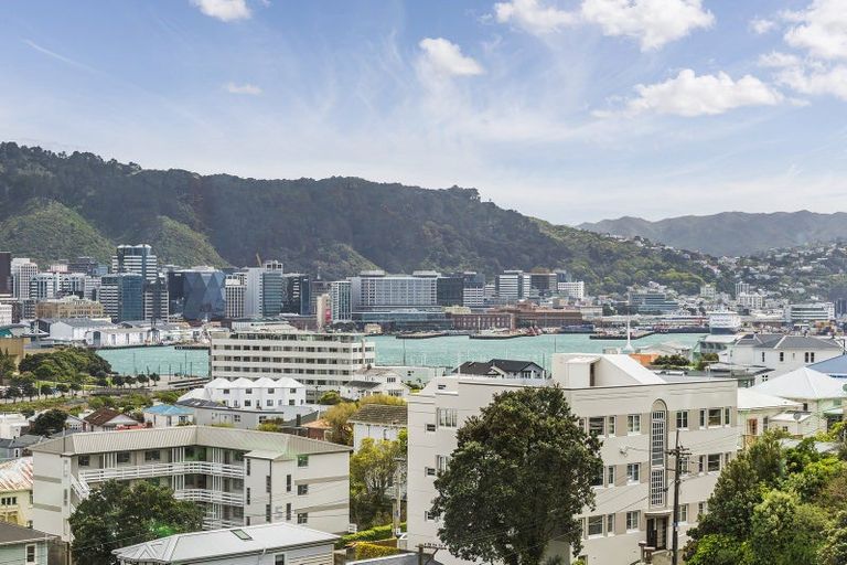 Photo of property in Kingsgate Flats, 10 Austin Street, Mount Victoria, Wellington, 6011