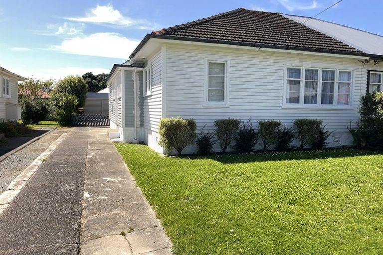 Photo of property in 17 Hall Crescent, Epuni, Lower Hutt, 5011