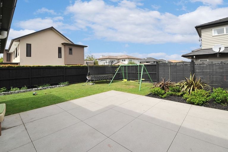 Photo of property in 27 Pickaberry Avenue, Karaka, Papakura, 2113