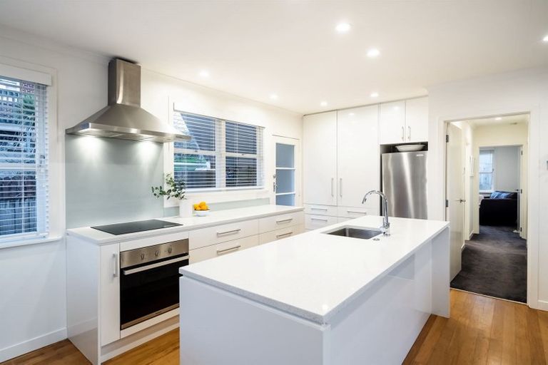 Photo of property in 45 Birkdale Road, Birkdale, Auckland, 0626