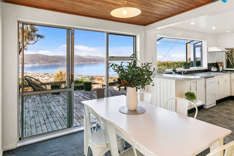 Photo of property in 30 Singers Road, Korokoro, Lower Hutt, 5012