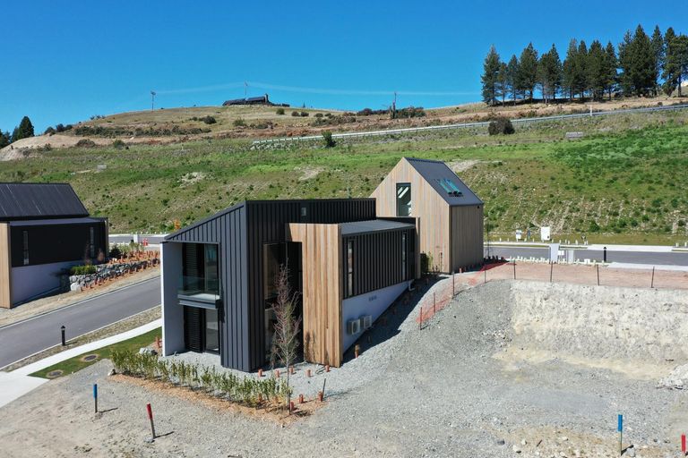 Photo of property in 18 Station Bay Rise, Lake Tekapo, 7999