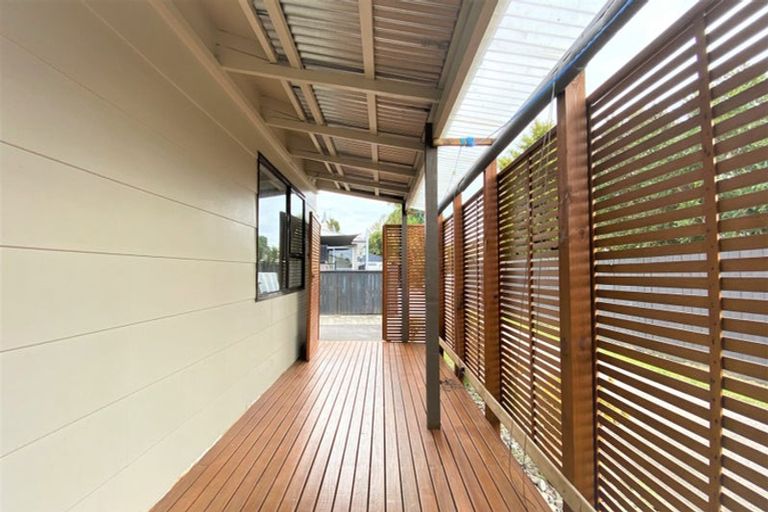 Photo of property in 2/15 Ward Crescent, Te Atatu Peninsula, Auckland, 0610