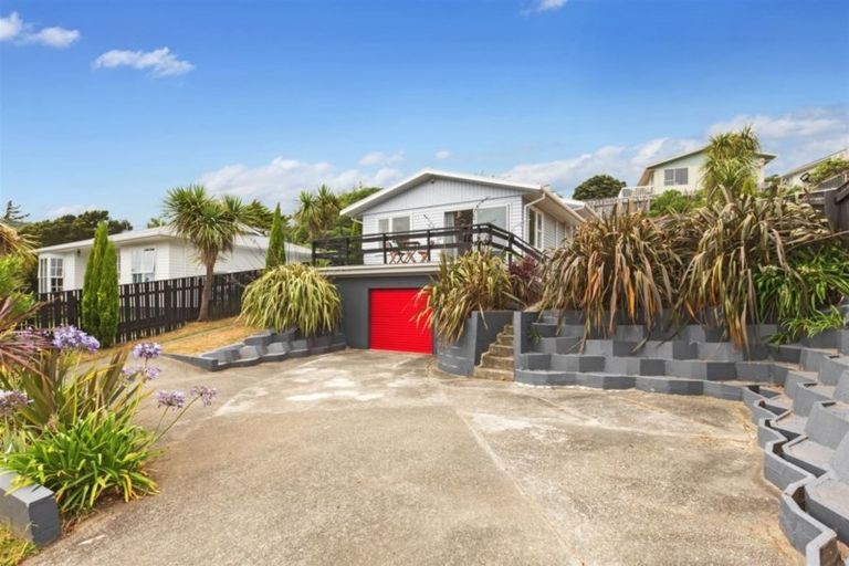 Photo of property in 129 Conclusion Street, Ascot Park, Porirua, 5024