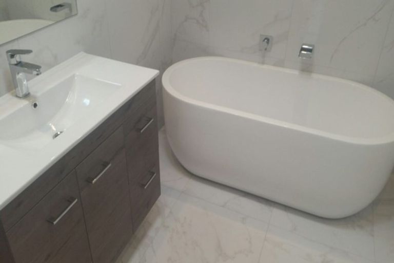 Photo of property in 2b Makura Road, Long Bay, Auckland, 0630