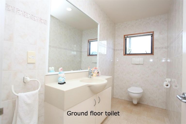 Photo of property in 2 Devon Road, Bucklands Beach, Auckland, 2012