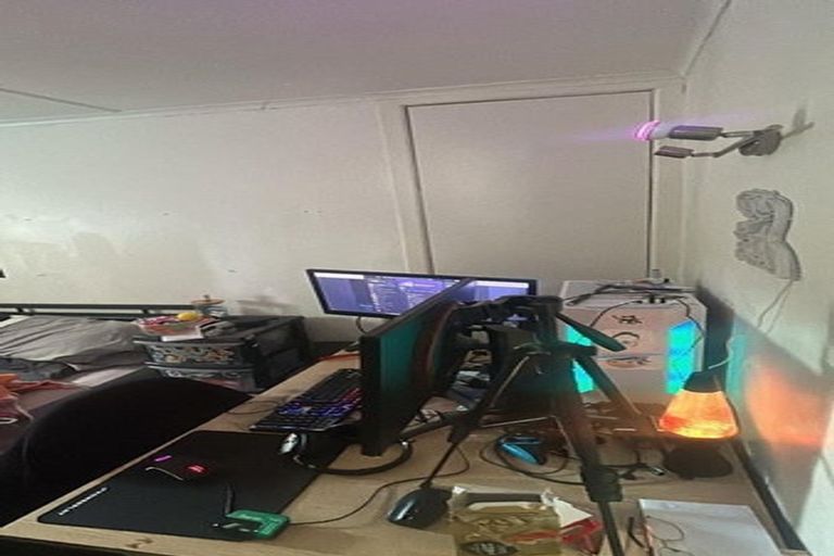 Photo of property in 2/119 Carlisle Road, Northcross, Auckland, 0632