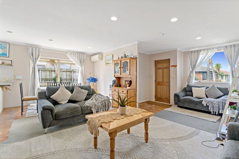 Photo of property in 13 Piriti Place, Weymouth, Auckland, 2103