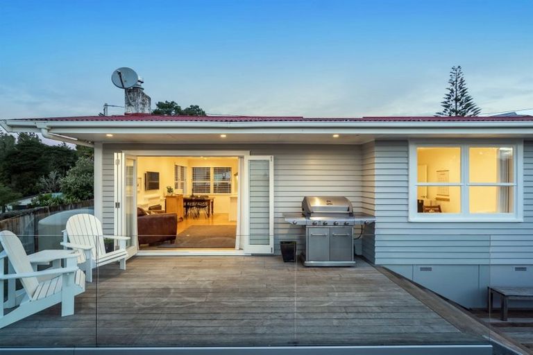 Photo of property in 45 Birkdale Road, Birkdale, Auckland, 0626