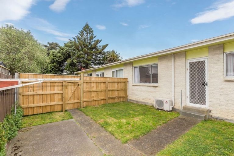 Photo of property in 10/171 Queens Drive, Lyall Bay, Wellington, 6022