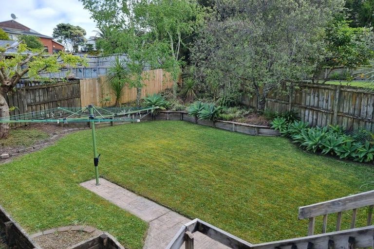 Photo of property in 16 Garcia Place, West Harbour, Auckland, 0618