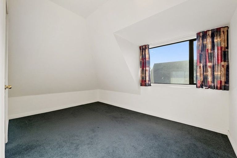 Photo of property in 2/50 Crofton Road, Harewood, Christchurch, 8051