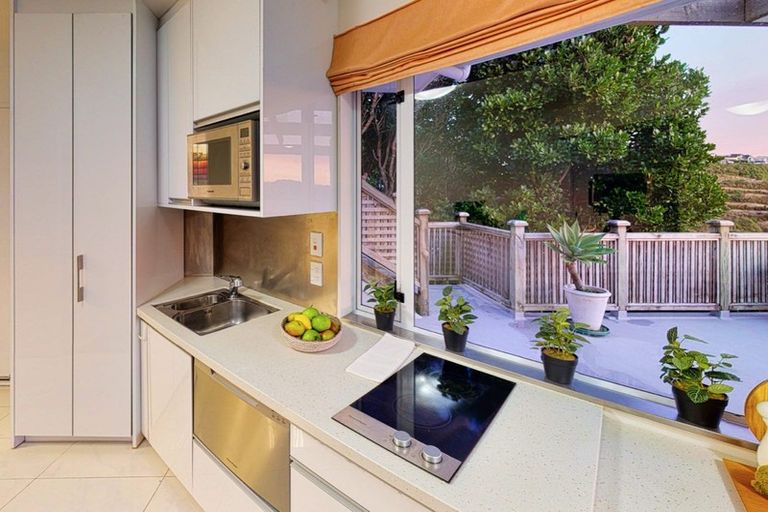 Photo of property in 11 Countess Close, Maupuia, Wellington, 6022