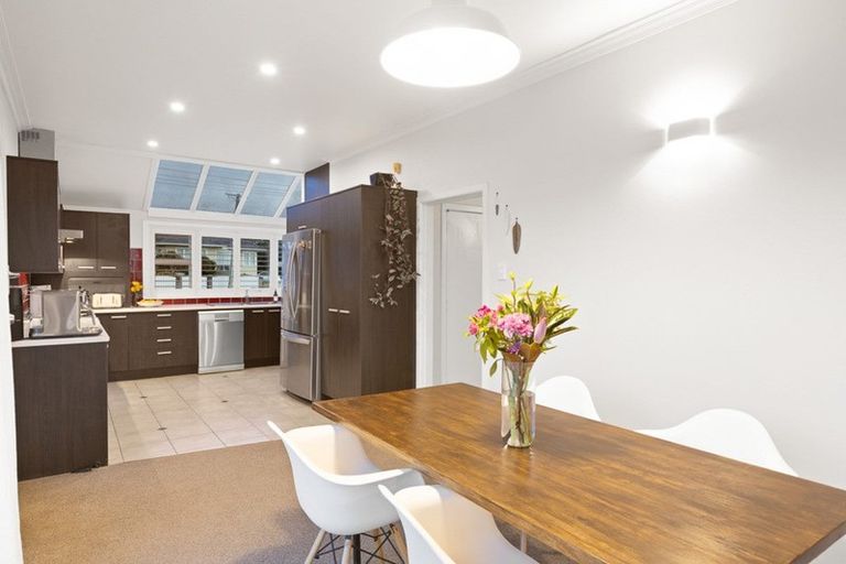 Photo of property in 5 Humphrey Kemp Avenue, Henderson, Auckland, 0612