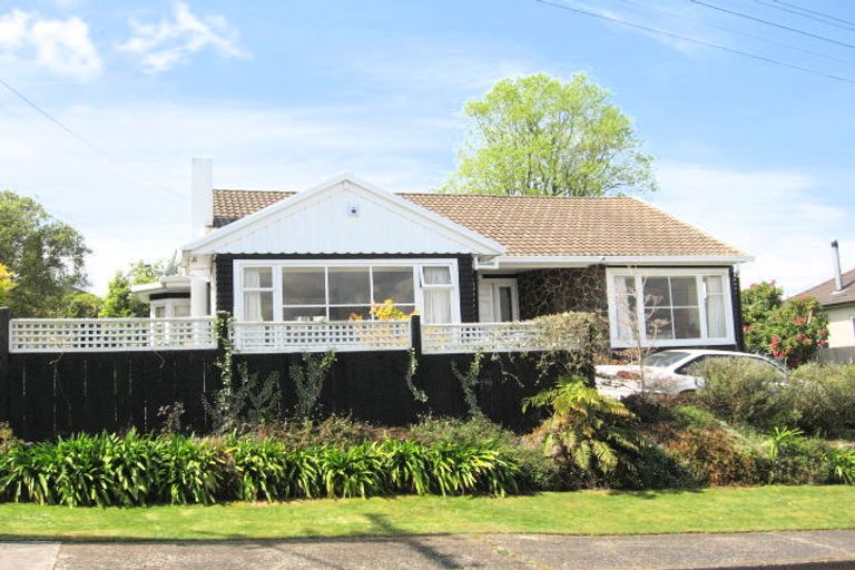 Photo of property in 3 Pah Road, Kawaha Point, Rotorua, 3010