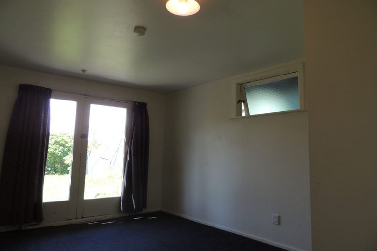 Photo of property in 15 August Street, Stokes Valley, Lower Hutt, 5019