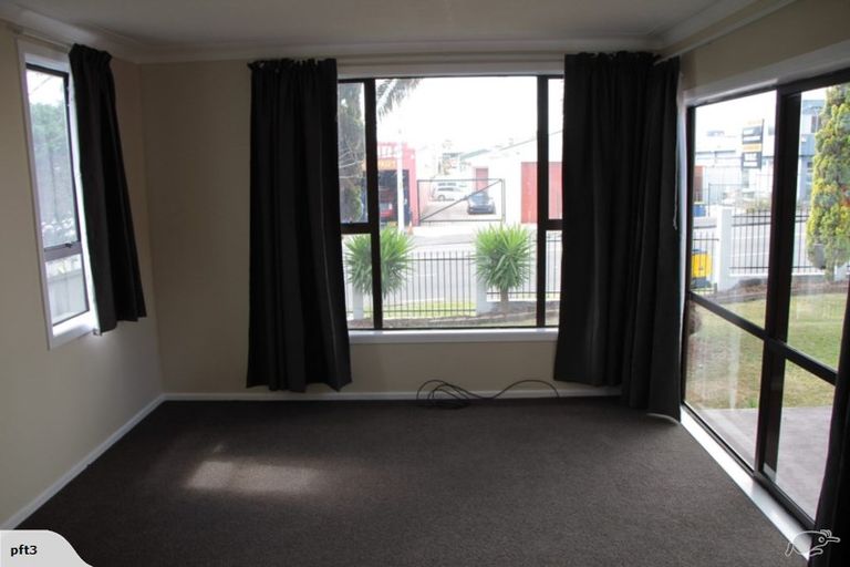 Photo of property in 4112 Great North Road, Glen Eden, Auckland, 0602